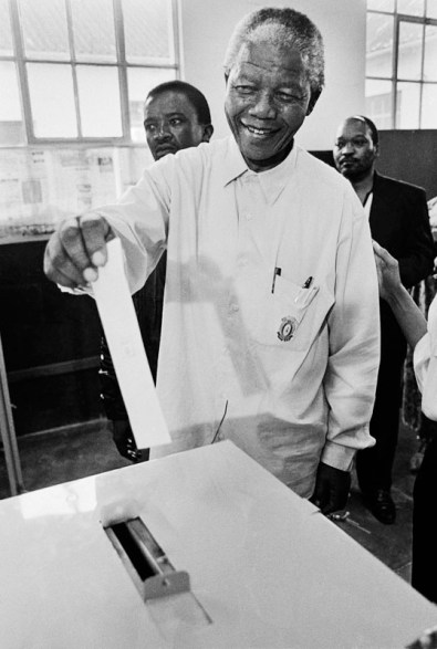 Mandela_voting_in_1994.jpg
